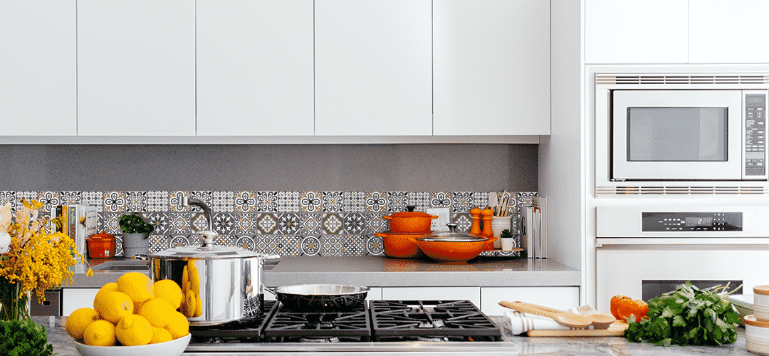 ¿Cómo decorar baños y cocinas con vinilos de azulejos?