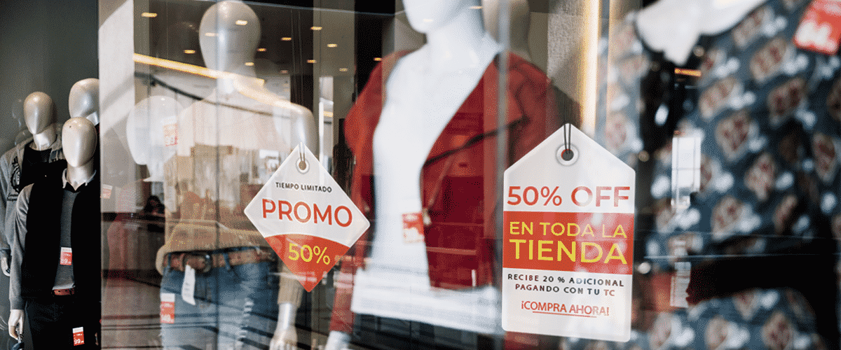 Vinilos para vitrinas comerciales con información publicitaria