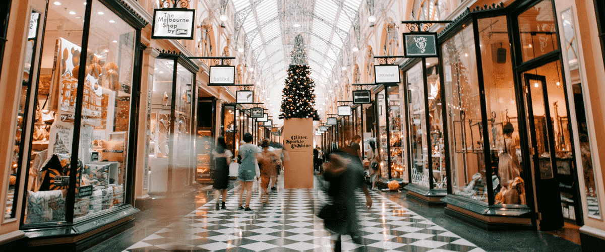 Decoración navideña con vinilos adhesivos para negocios